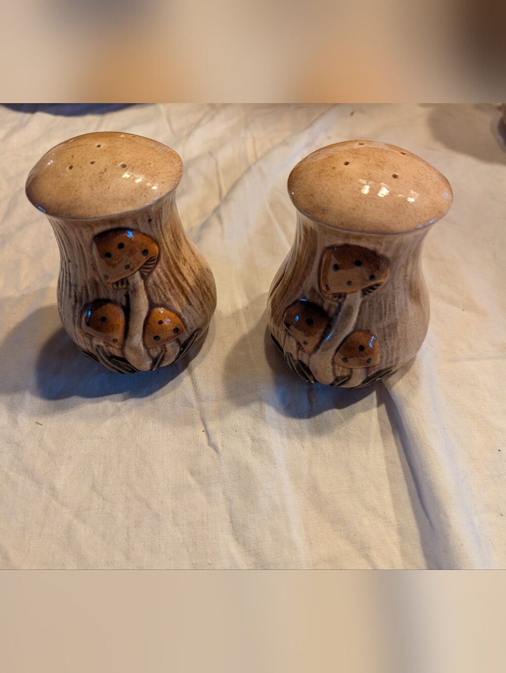 2/30$ Vintage Brown Ceramic Mushroom Salt & Pepper Shakers